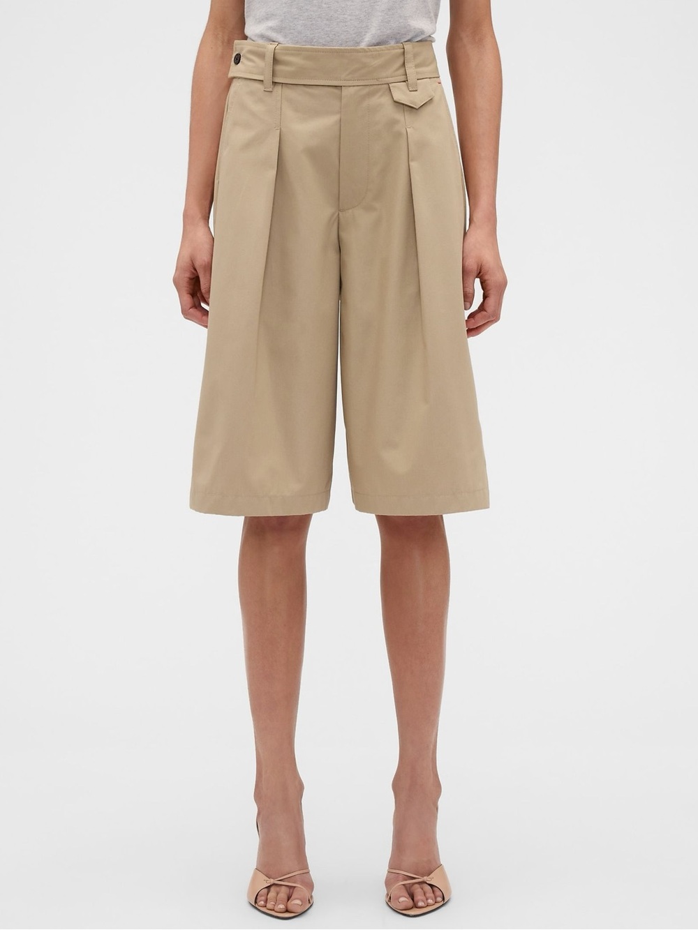 🔥NWT (SIZE 6) GAP x Victoria Beckham High Rise Pleated Shorts (READY TO SHIP)📦